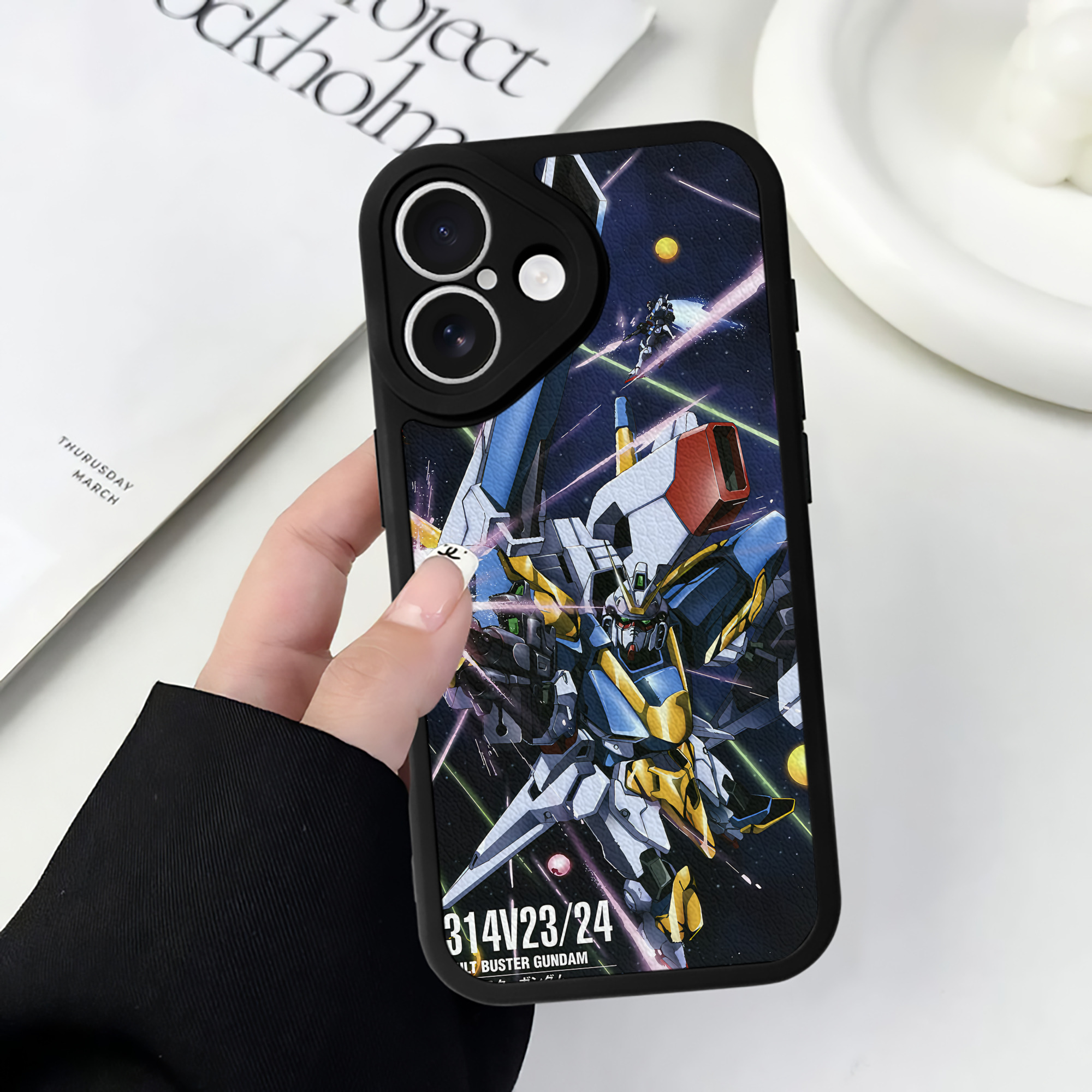 （画像用） 機動戦士ガンダム Mobile Suit Gundam 【iPhone 16シリーズ対応】シリコンスマホケース（レザー調） 材質：シリコン